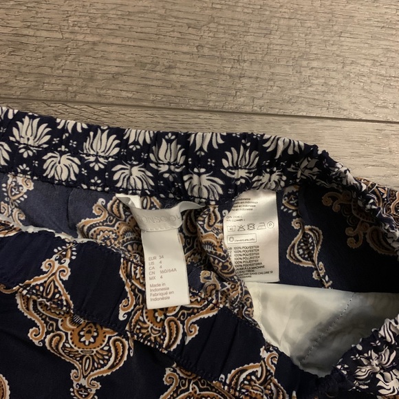 H&M High Waisted Flowy Mandela Print Shorts - Picture 4 of 6